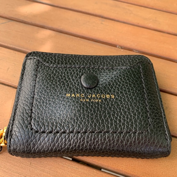 Marc Jacobs Handbags - Marc Jacobs Empire Leather Zip Wallet